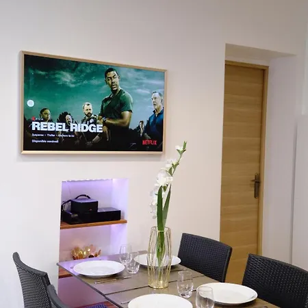 Mikestay Luxury - Place Monge Apartmán *